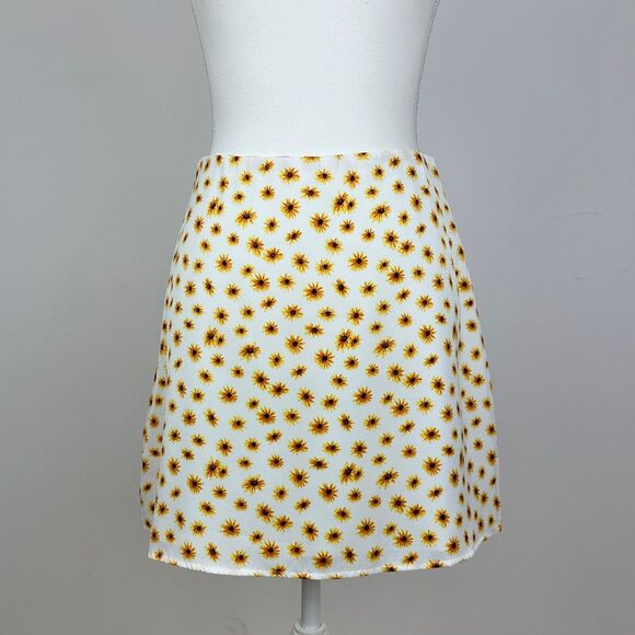 WeWoreWhat Satin Mini Slip Skirt Ditsy Floral Daisies White Revolve XS NWT - Picture 4 of 11